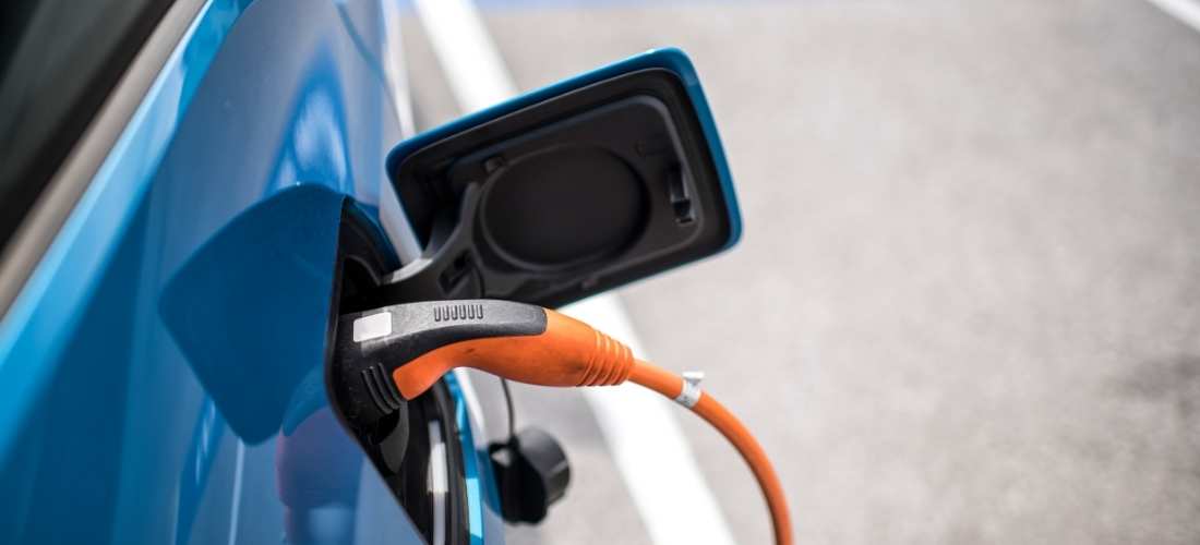 orange plug into blue car charging cost